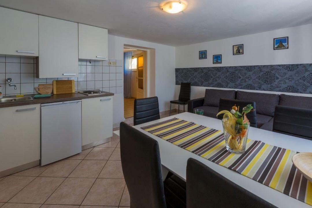 Apartment Dvorska ツリクヴェニツァ エクステリア 写真