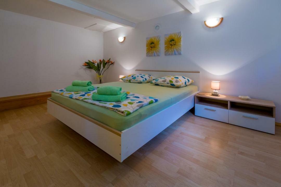 Apartment Dvorska ツリクヴェニツァ エクステリア 写真